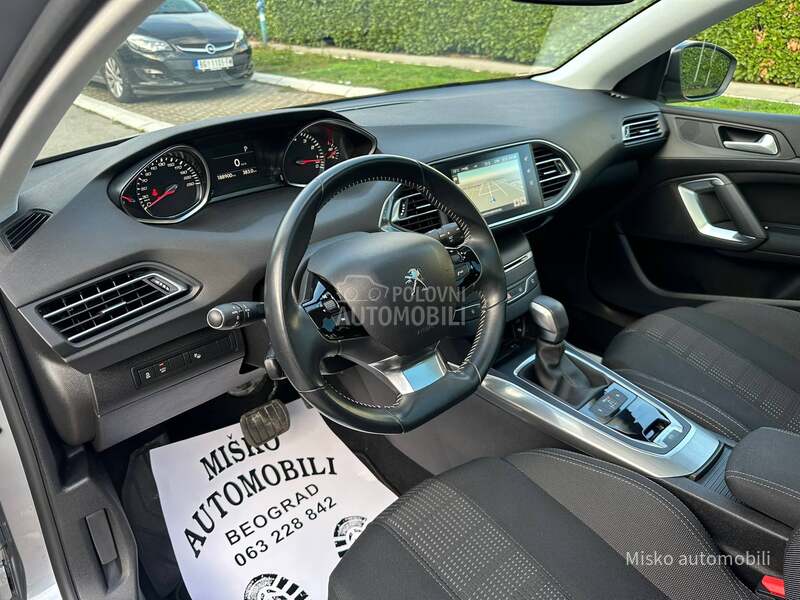 Peugeot 308 1.2 i Aut Kam Pano