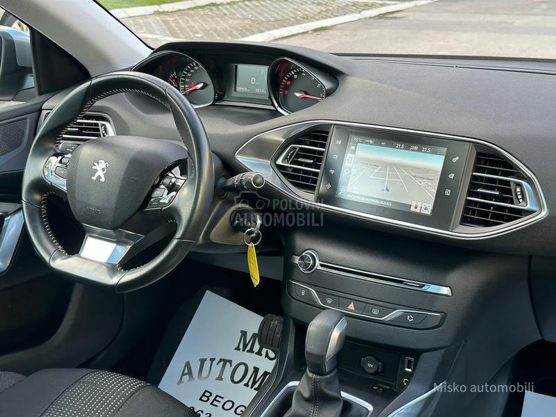 Peugeot 308 1.2 i Aut Kam Pano