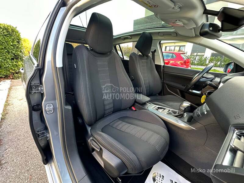 Peugeot 308 1.2 i Aut Kam Pano