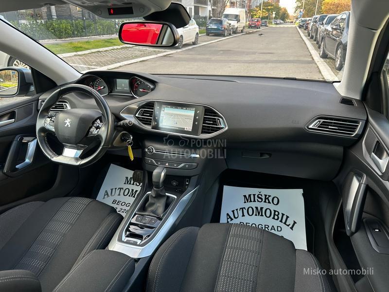 Peugeot 308 1.2 i Aut Kam Pano