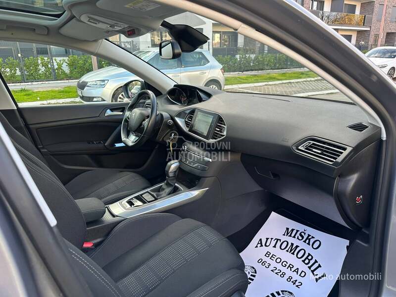 Peugeot 308 1.2 i Aut Kam Pano