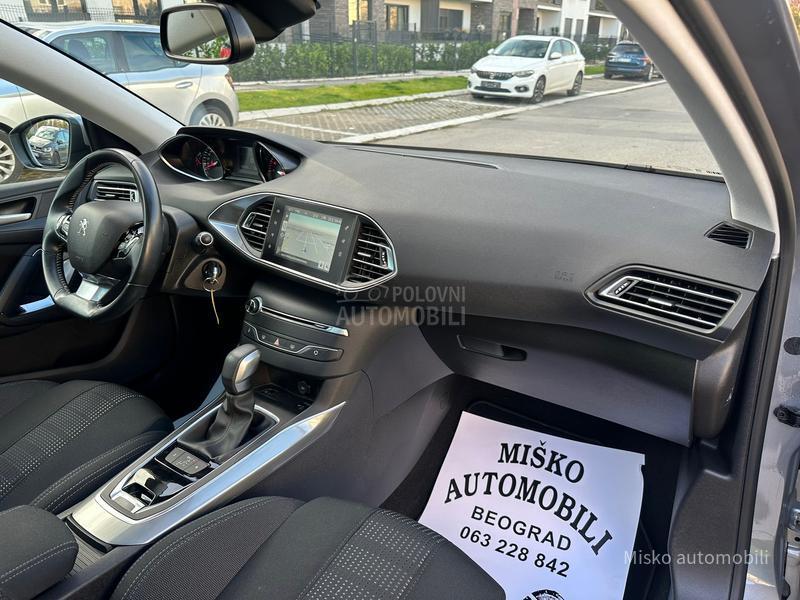 Peugeot 308 1.2 i Aut Kam Pano