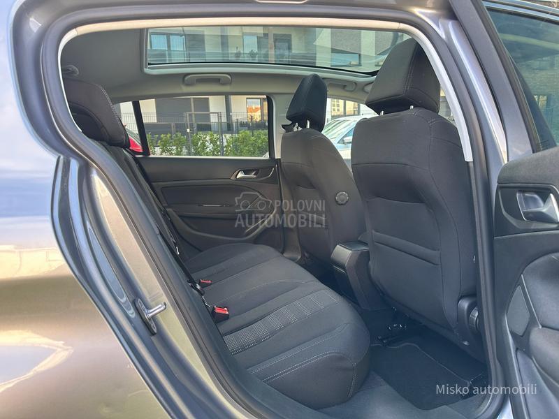 Peugeot 308 1.2 i Aut Kam Pano