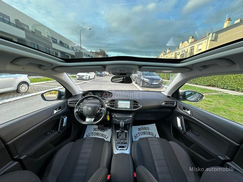 Peugeot 308 1.2 i Aut Kam Pano
