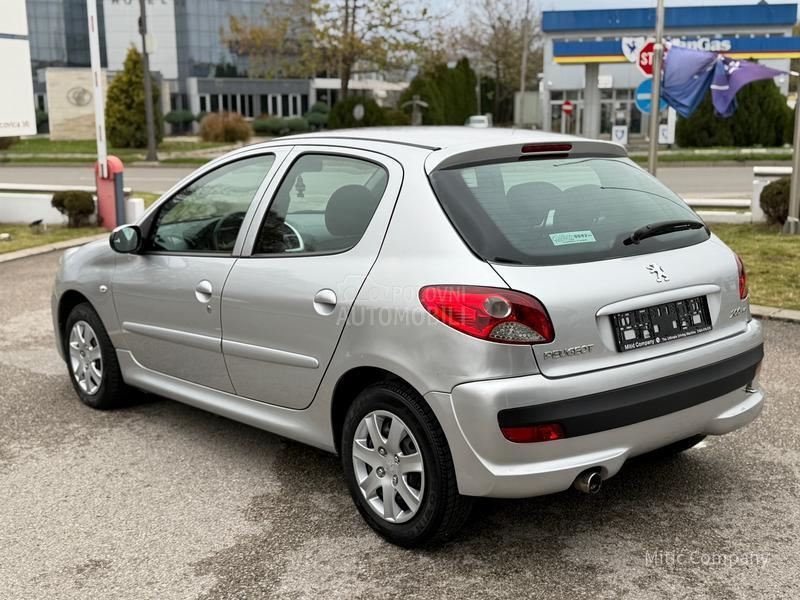 Peugeot 206 plus 