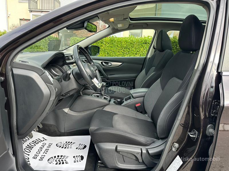 Nissan Qashqai 1.3 DIG-T Pano Kam