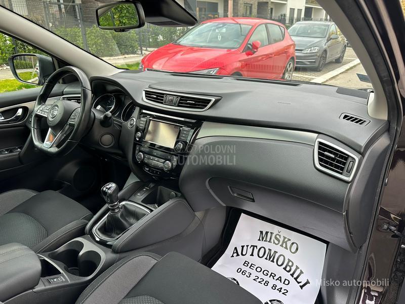 Nissan Qashqai 1.3 DIG-T Pano Kam