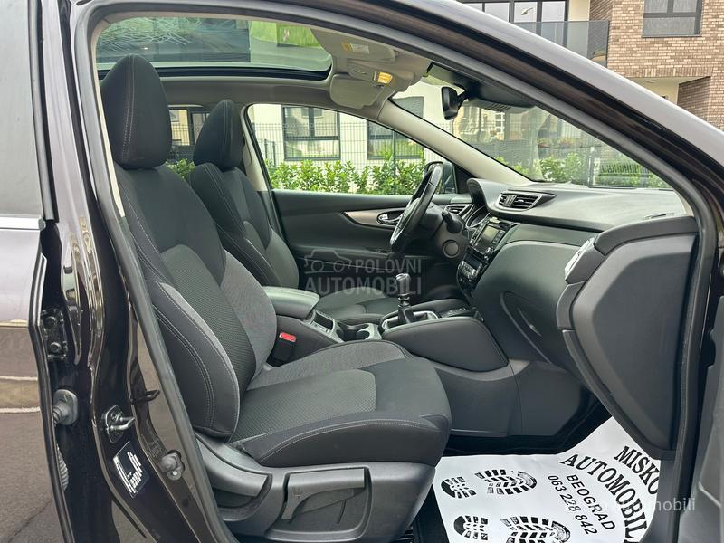 Nissan Qashqai 1.3 DIG-T Pano Kam