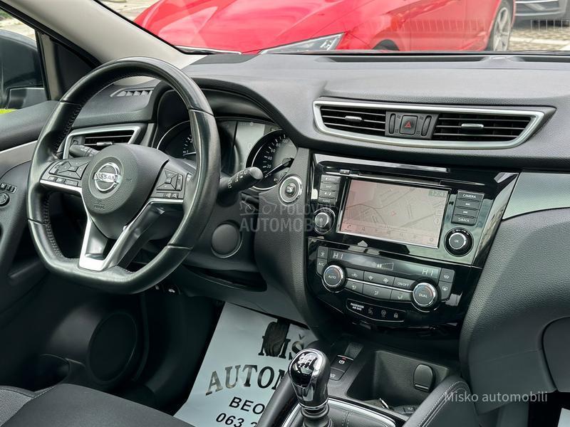 Nissan Qashqai 1.3 DIG-T Pano Kam