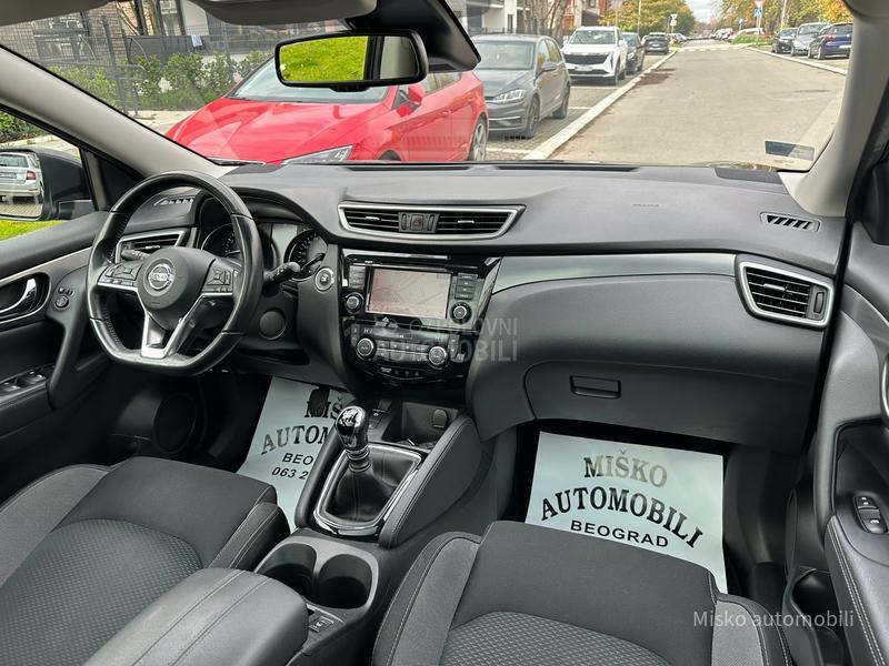 Nissan Qashqai 1.3 DIG-T Pano Kam