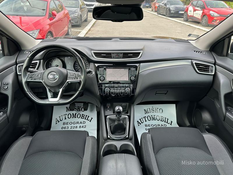 Nissan Qashqai 1.3 DIG-T Pano Kam