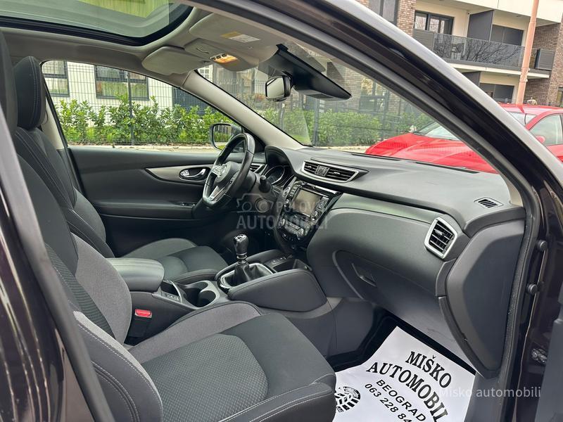 Nissan Qashqai 1.3 DIG-T Pano Kam