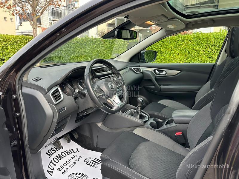 Nissan Qashqai 1.3 DIG-T Pano Kam
