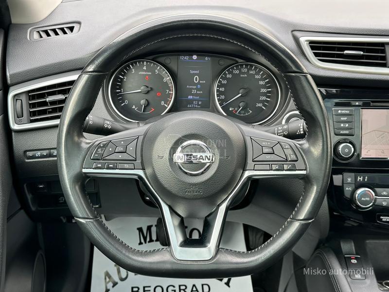 Nissan Qashqai 1.3 DIG-T Pano Kam