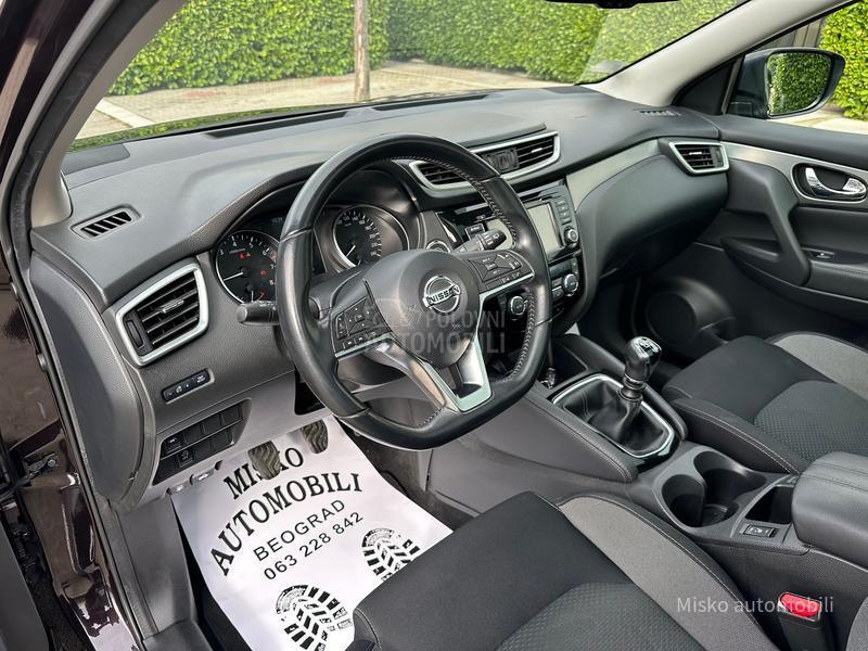 Nissan Qashqai 1.3 DIG-T Pano Kam