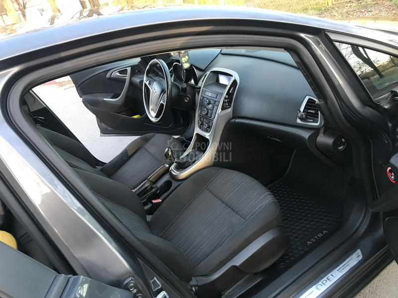 Opel Astra J reg/servisi