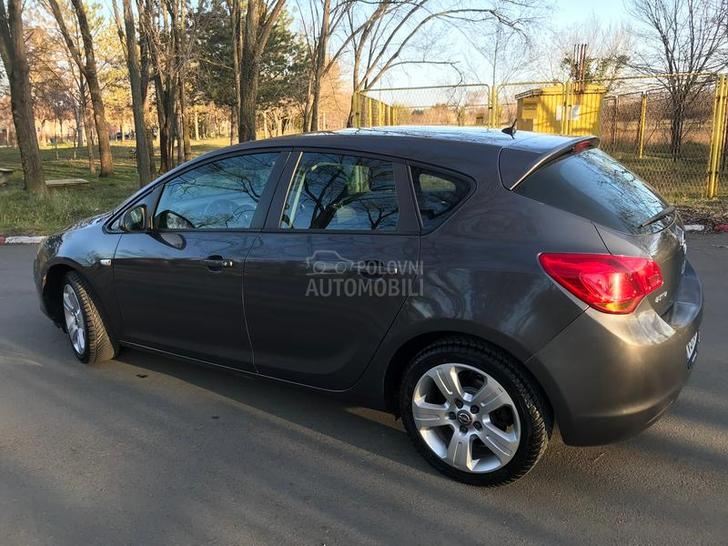 Opel Astra J reg/servisi