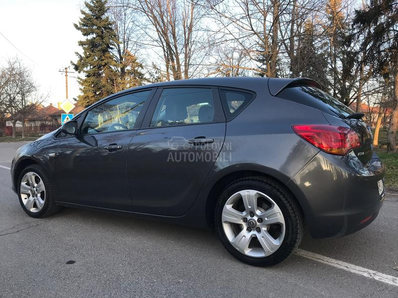 Opel Astra J reg/servisi