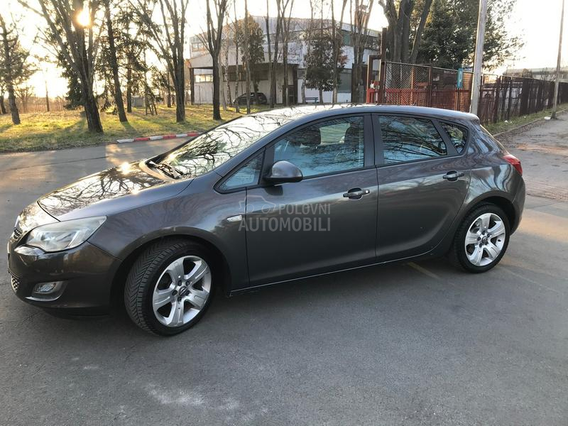 Opel Astra J reg/servisi