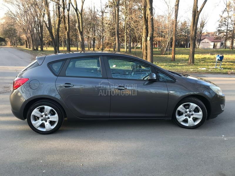 Opel Astra J reg/servisi