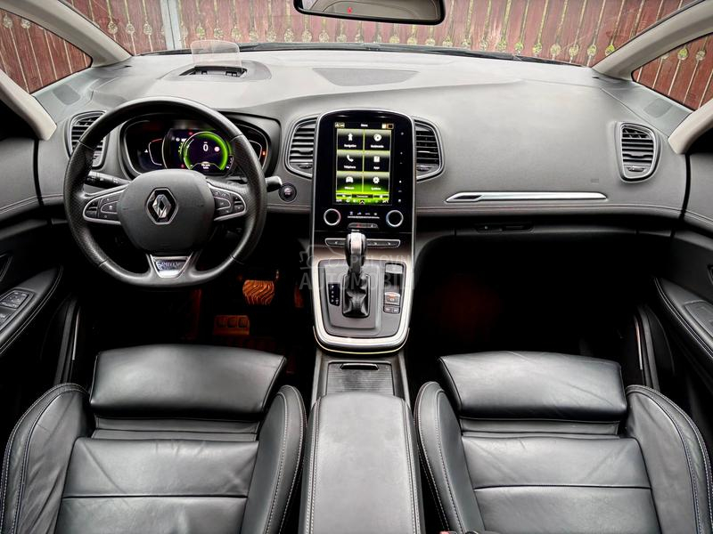 Renault Scenic 1.3 TCe PARIS INITIA