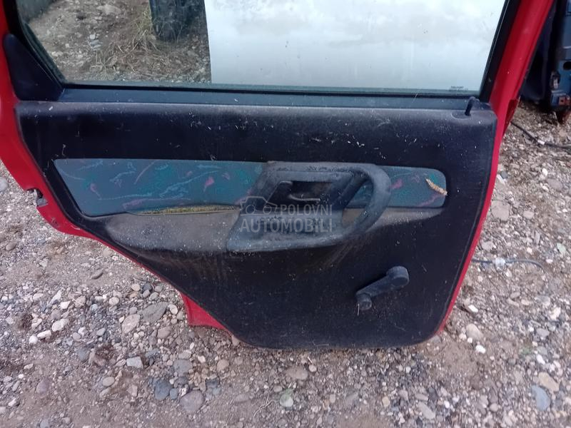 Zadnji levi podizac stakla