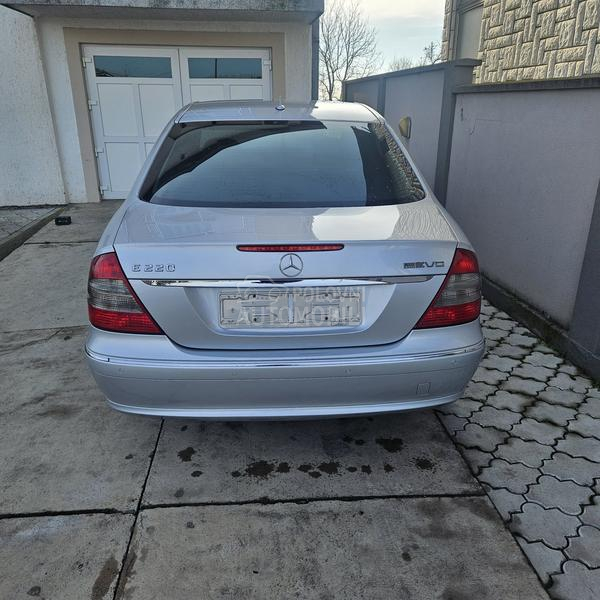 Mercedes Benz E 220 ELEGANCE