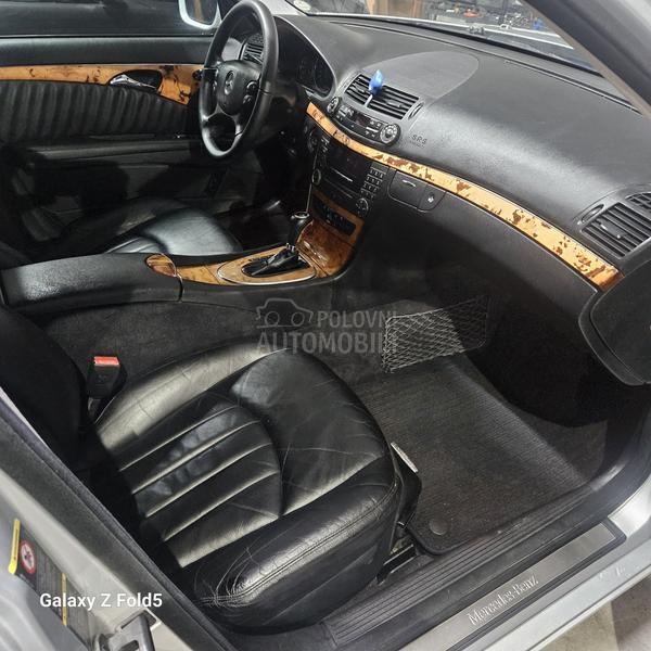 Mercedes Benz E 220 ELEGANCE