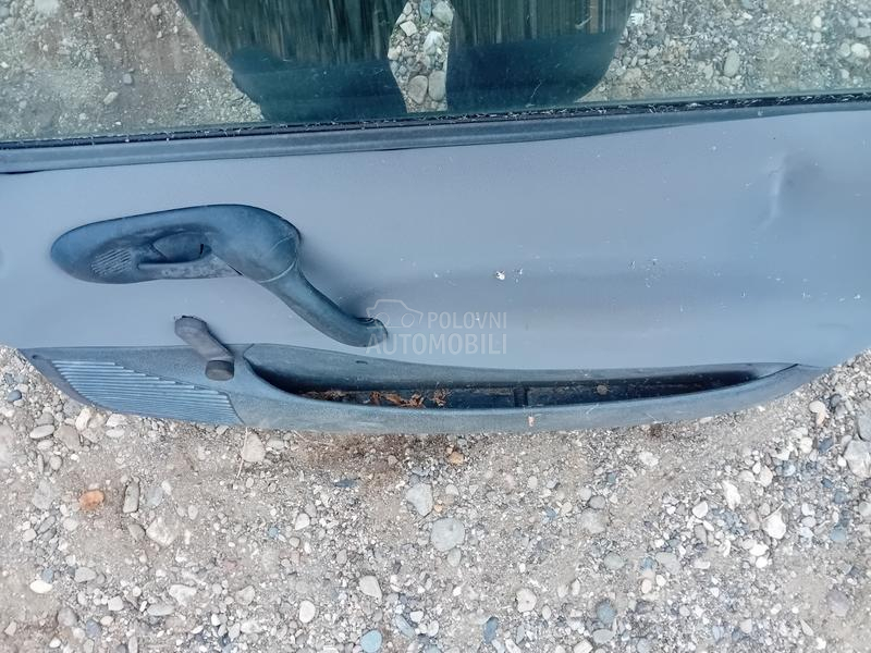 Prednji desni podizac stakla