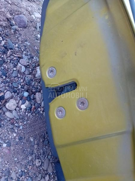 Prednja desna brava vrata