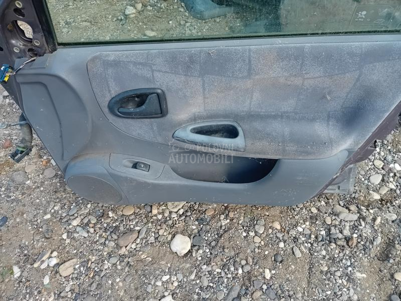 Prednji desni podizac motorce