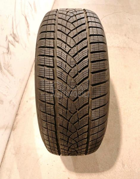 Goodyear 235/55 R19 Zimska