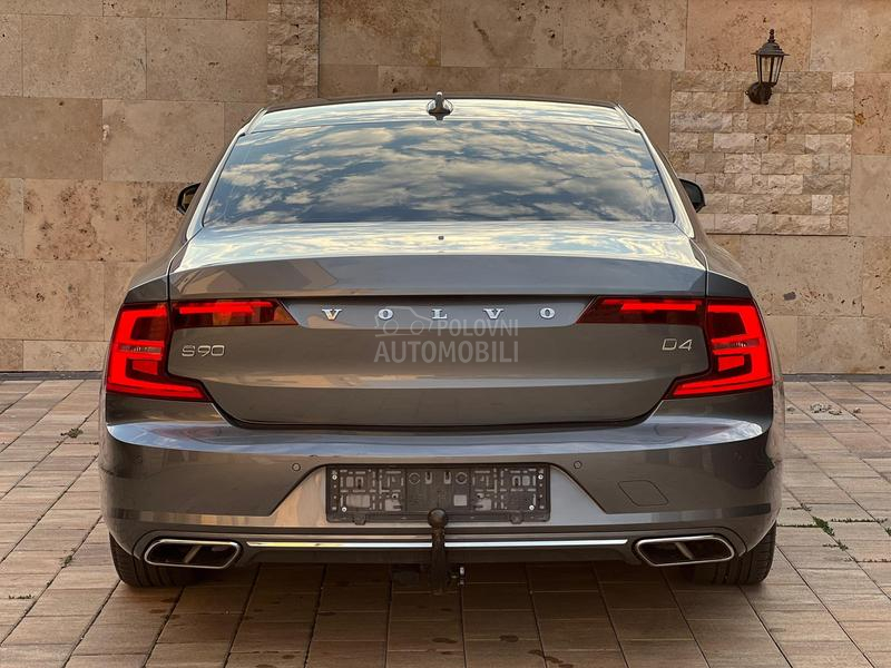 Volvo S90 D4