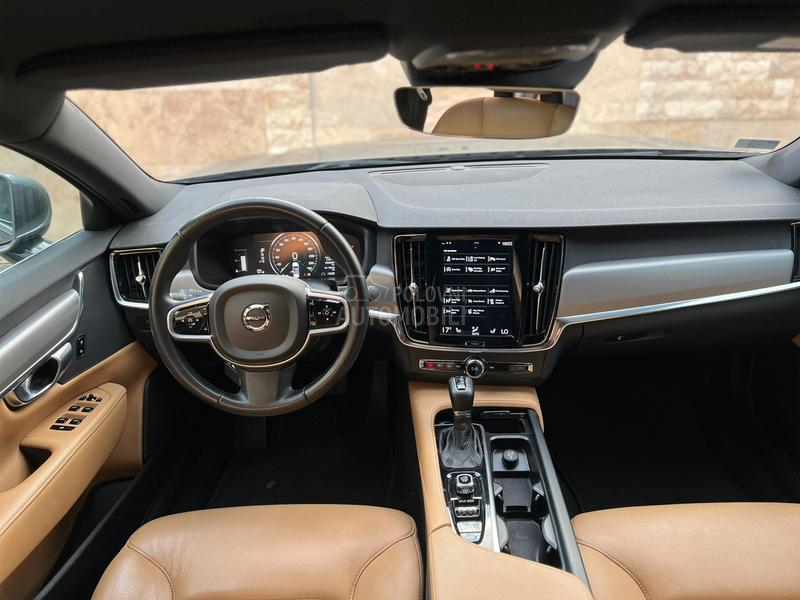 Volvo S90 D4
