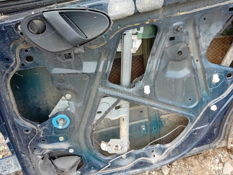 Zadnji desni podizac stakla