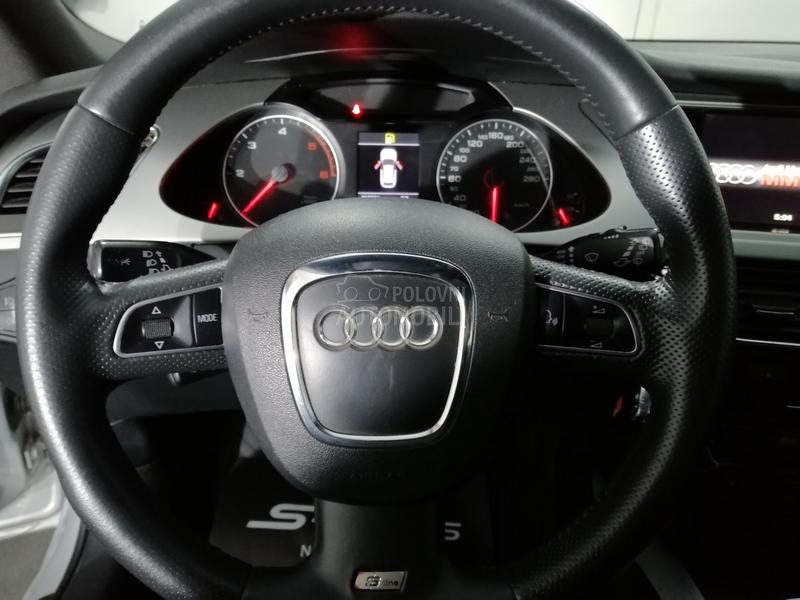 Audi A4 2.0 TDI / S LINE /