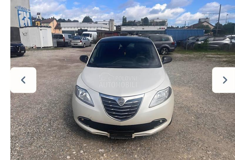 Lancia Ypsilon 1.2 8v Gold