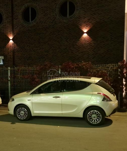 Lancia Ypsilon 1.2 8v Gold