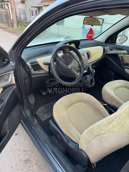 Lancia Ypsilon 
