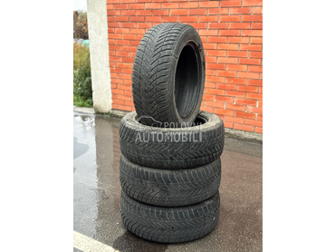 Goodyear 235/55 R17 Zimska