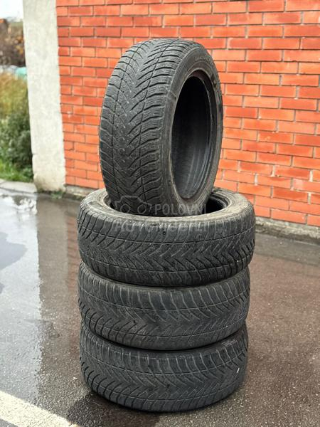 Goodyear 235/55 R17 Zimska