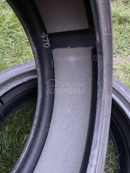 Pirelli 255/40 R21 Letnja