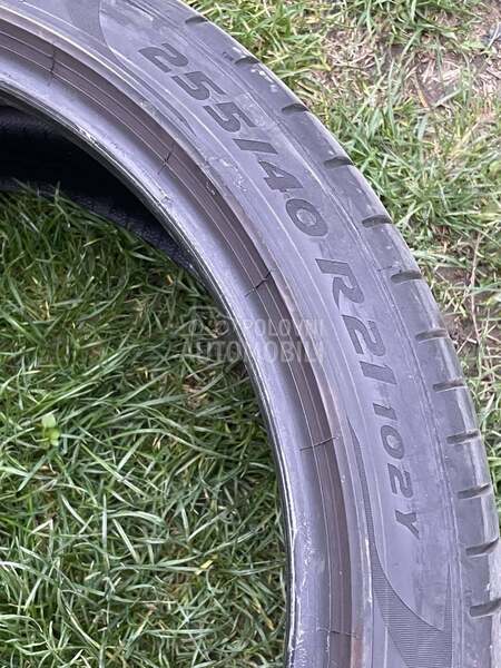 Pirelli 255/40 R21 Letnja