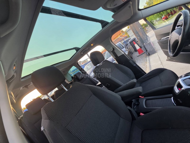 Peugeot 5008 1.6 HDI N.A.V.I