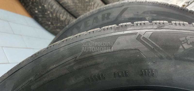 Goodyear 235/60 R18 Zimska