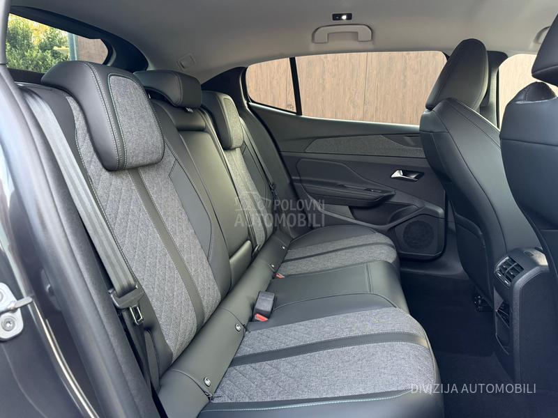 Peugeot 408 Allure/Auto/360kam