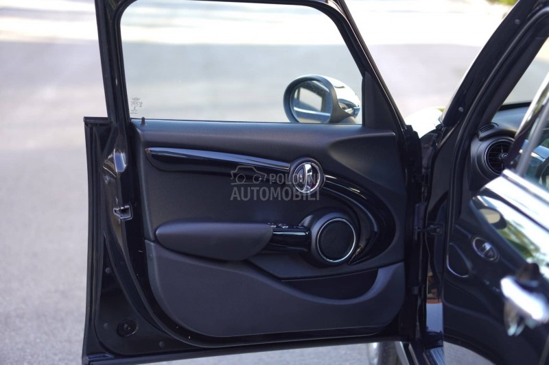 MINI Cooper 5 v r a t a