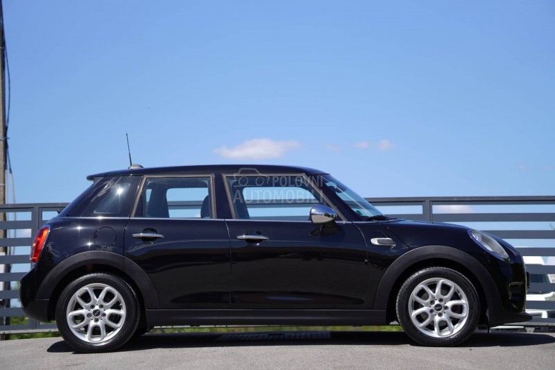 MINI Cooper 5 v r a t a