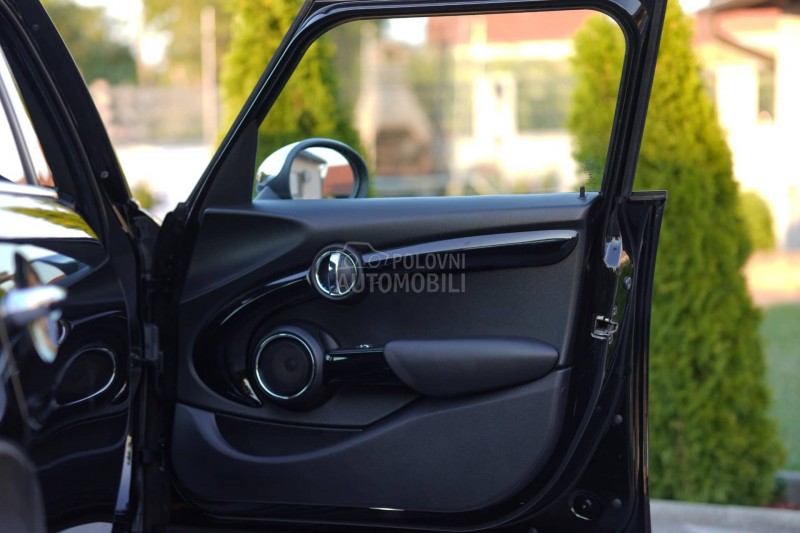 MINI Cooper 5 v r a t a