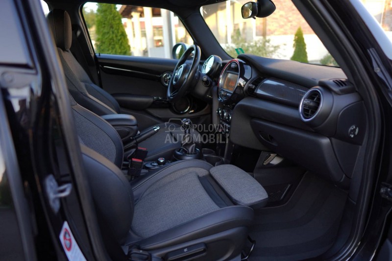 MINI Cooper 5 v r a t a